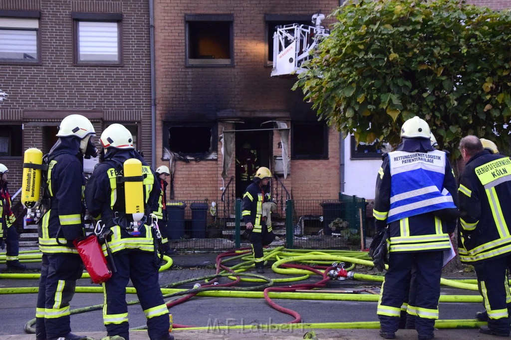 Feuer 2 Vollbrand Reihenhaus Roggendorf Berrischstr P187.JPG - Miklos Laubert